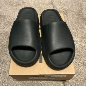 onyz yeezy size 9 mens